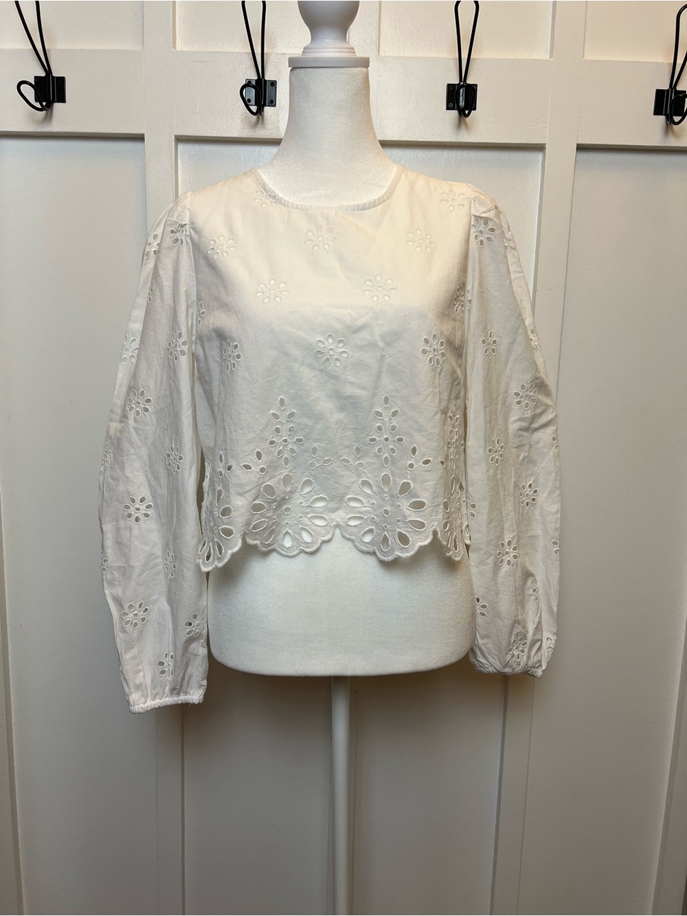 American Eagle Size XS White Lightweight Top Cutouts Flower Boho Cottagecore